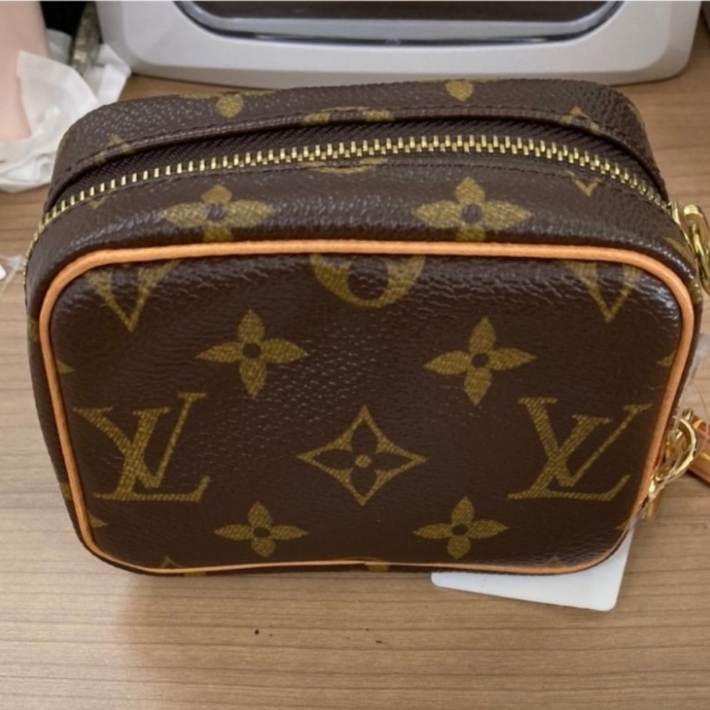 LV Wristlet ON HOLD